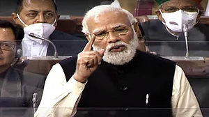 منی پور: خواتین کی برہنہ پریڈ کے معاملہ میں کلیدی ملزم گرفتار، وزیر اعظم مودی نے خاموشی توڑی، سپریم کورٹ کا از خود نوٹس