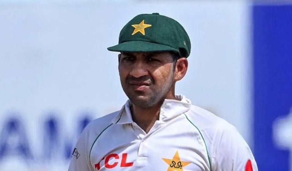 پاکستانی بلے باز سرفراز احمد کے سر پر لگی تیز گیندباز فرنانڈو کی گیند، 5 اوور بعد آیا چکّر تو ہوئے ریٹائرڈ ہرٹ