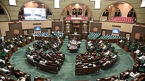 مدھیہ پردیش: کانگریس کے جارحانہ انداز سے گھبرائی شیوراج حکومت، اسمبلی کا آخری اجلاس دو دن میں ہی ختم