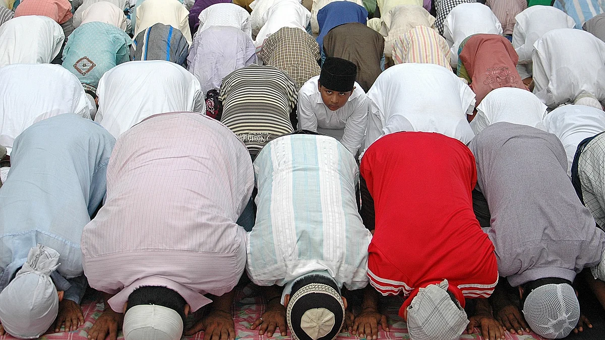 <div class="paragraphs"><p>اجتماعی نماز کی علامتی تصویر، آئی اے این ایس</p></div>