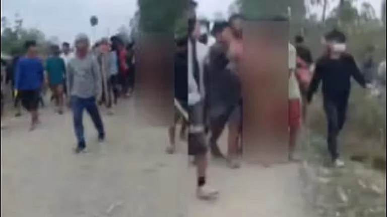 <div class="paragraphs"><p>منی پور برہنہ پریڈ</p></div>