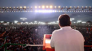 تلنگانہ: کھمم میں راہل گاندھی کو سننے کے لیے جمع ہوئی بھیڑ کو دیکھ کر سبھی حیران، چندرشیکھر راؤ پریشان