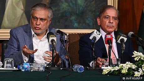 پاکستان آئی ایم ایف کی سخت شرائط ماننے پر مجبور