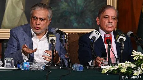 پاکستان آئی ایم ایف کی سخت شرائط ماننے پر مجبور