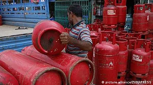 پاکستان میں وین میں لگا گیس سلنڈر پھٹنے سے سات افراد ہلاک