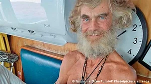 تین ماہ تک بحرالکاہل میں پھنسے رہنے والے ملاح کو بالآخر بچایا لیا گیا