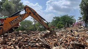 فرید آباد میں غیر قانونی تعمیرات کے خلاف کارپوریشن نے اٹھایا سخت قدم، 50 مکانات بلڈوزر سے منہدم