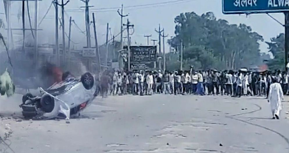 ہریانہ: وی ایچ پی کی شوبھا یاترا کے دوران دو گروپوں میں تصادم، گاڑیاں نذرِ آتش، کئی افراد زخمی