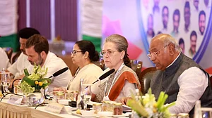 اپوزیشن اتحاد ’اِنڈیا‘ کی تیسری میٹنگ کے لیے سبھی تیاریاں مکمل، لوگو کی نقاب کشائی اور کنوینر کی تقرری پر نظر