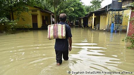 شمالی بھارت میں بارشیں اور تودے گرنے سے دو درجن افراد ہلاک