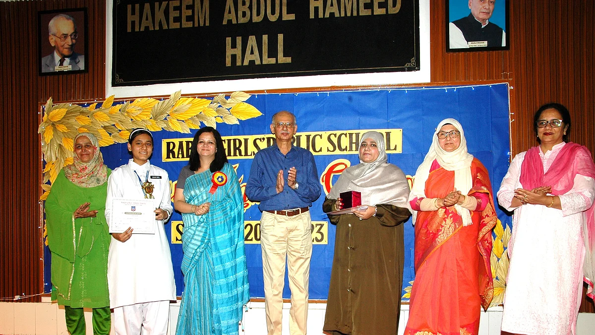 <div class="paragraphs"><p>رابعہ گرلز پبلک اسکول میں جلسہ تقسیم انعامات کا منظر</p></div>