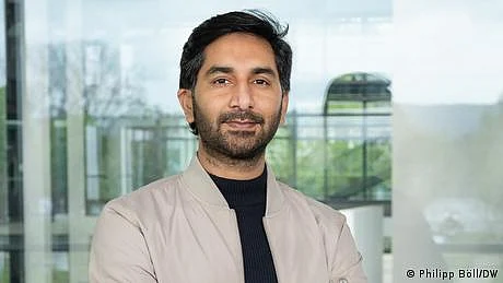 اقلیت بن کر دیکھیے، اقلیتوں کے دکھ محسوس ہوں گے