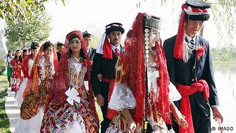 تاجک خواتین اپنی بقا کے لیے ’پولی گیمی‘ کا رخ کرتی ہیں