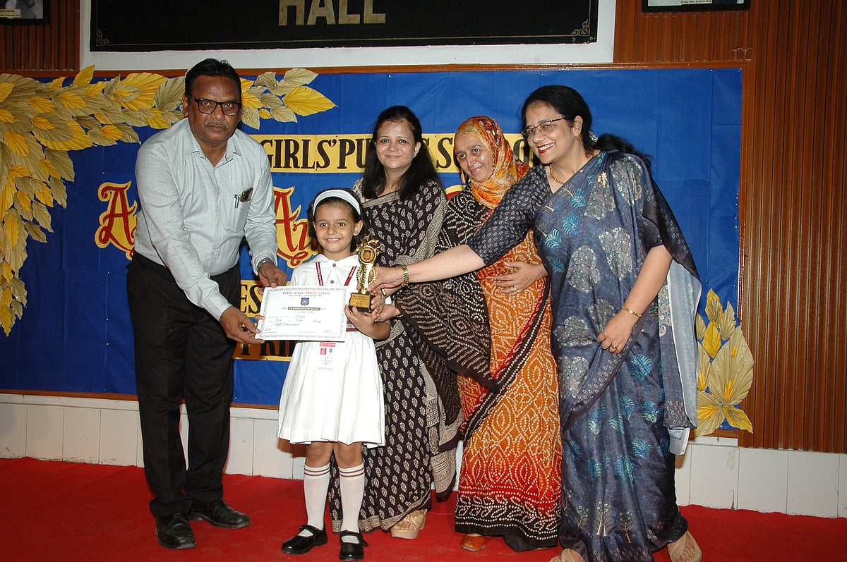 رابعہ گرلز پبلک اسکول میں جلسۂ تقسیم انعامات منعقد، تقریب سے معزز شخصیات کا خطاب