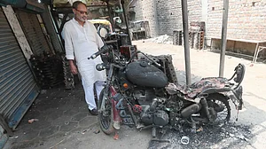 نوح تشدد کے بعد مسلمانوں میں خوف! تارکین وطن کے 400 سے زیادہ خاندان آبائی مقامات کے لیے روانہ