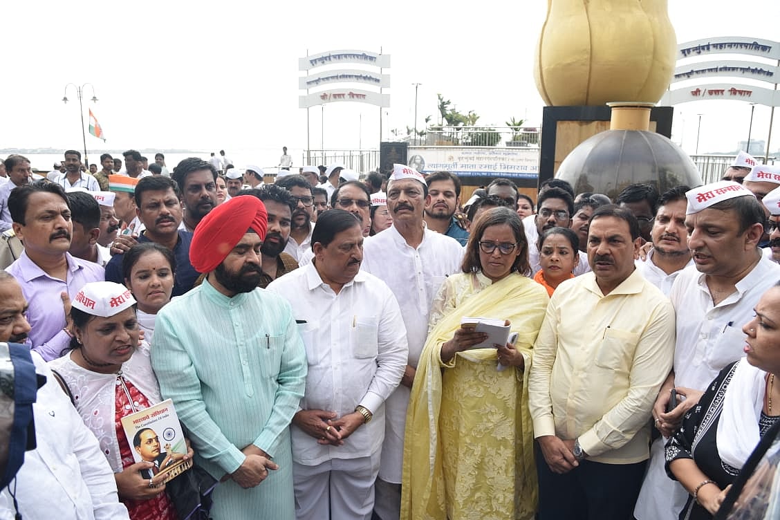 مودی حکومت کی آئین مخالف پالیسیوں کے خلاف ممبئی کانگریس نے نکالی 'آئین بچاؤ' پدیاترا