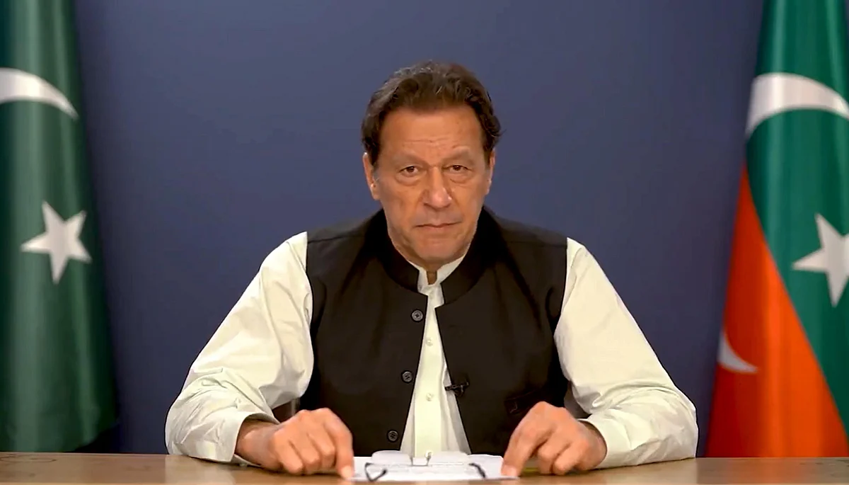 پاکستانی سیاست ایک نئی کروٹ لے رہی!