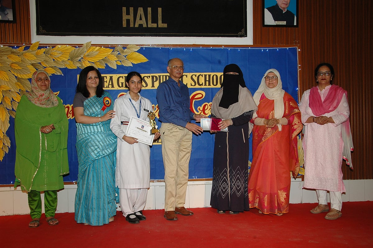 رابعہ گرلز پبلک اسکول میں جلسۂ تقسیم انعامات منعقد، تقریب سے معزز شخصیات کا خطاب