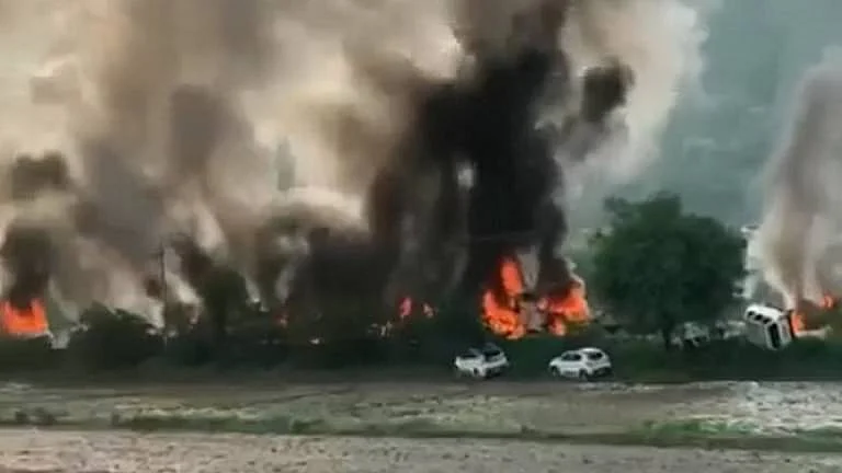 جھوٹ کے سہارے سماج میں زہر گھول رہے فرقہ واریت کے سوداگر، ہندو-مسلم دونوں فسادات سے بے حال