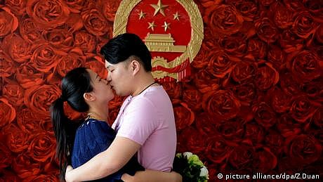 چین میں 25 سال سے کم عمر لڑکی سے شادی کرنے پر نقد انعام