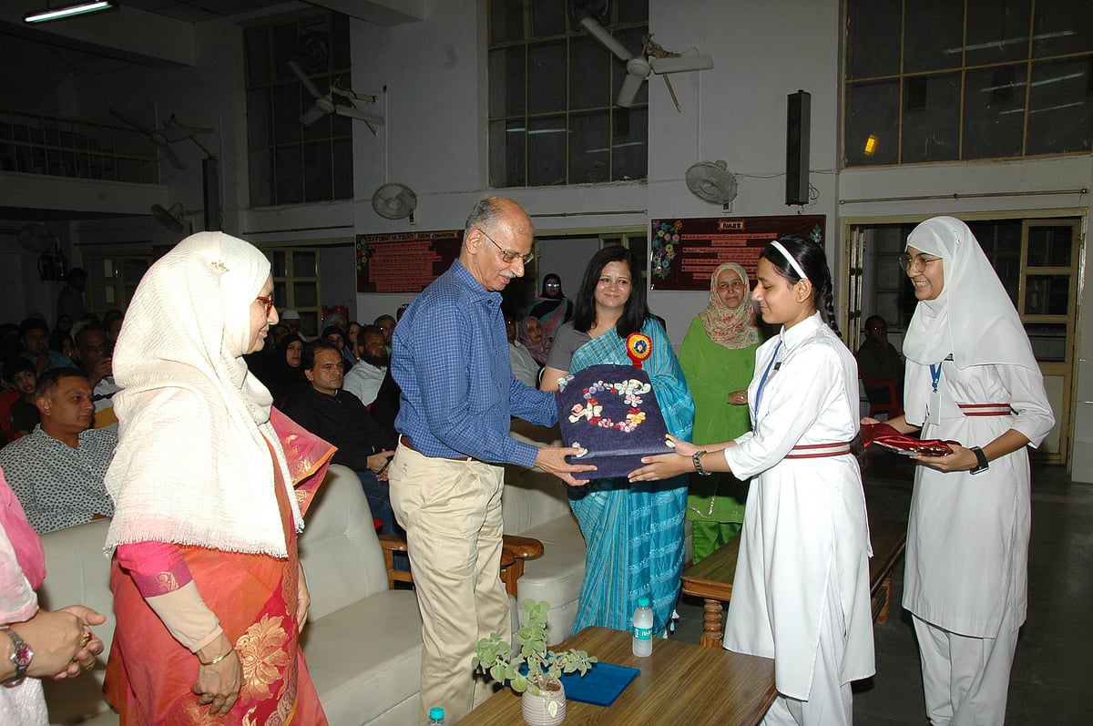 رابعہ گرلز پبلک اسکول میں جلسۂ تقسیم انعامات منعقد، تقریب سے معزز شخصیات کا خطاب