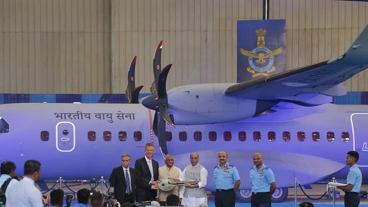 <div class="paragraphs"><p>سی-295 ہندوستانی فضائیہ کے حوالے، تصویر قومی آواز/ویپن</p></div>