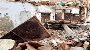 لکھنؤ میں مکان کی چھت گرنے سے ایک ہی خاندان کے پانچ افراد کی موت