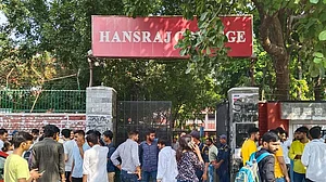 دہلی یونیورسٹی طلبہ یونین کے لیے ووٹنگ جاری، حفاظت کے سخت انتظامات