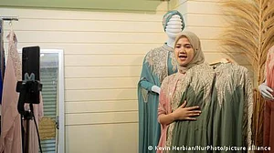 انڈونیشیا: سوشل میڈیا پر پابندی سے تاجروں کی مدد ہو سکتی ہے؟