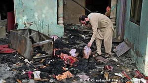 پاکستانی نوجوان انتہا پسندی کی طرف مائل کیوں ہو رہے ہیں؟