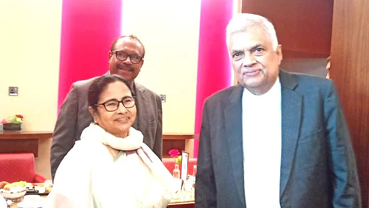 <div class="paragraphs"><p>ممتا بنرجی اور رانیل وکرماسنگھے</p></div>