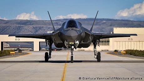 دنیا کے سب سے مہنگے جنگی ہوائی جہاز کا ملبہ مل گیا