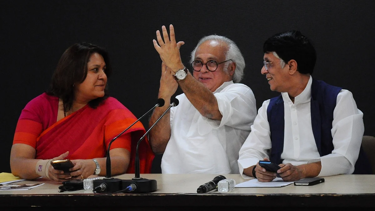 آکار پٹیل کا مضمون: اپوزیشن کے لیے میڈیا کے ایک حصے کا بائیکاٹ کیوں ضروری ہے؟