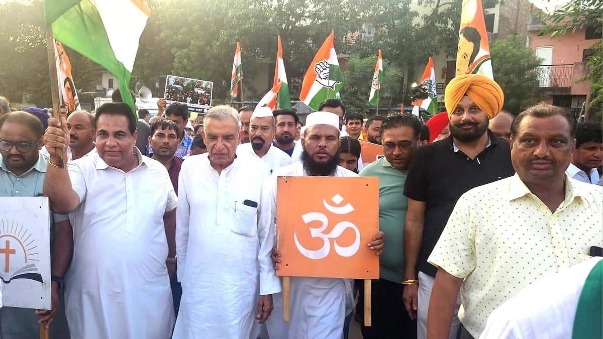 <div class="paragraphs"><p>بھارت جوڑو یاترا کی سالگرہ کے موقع پر اتحاد کا پیغام دیتے کانگریس لیڈران و کارکنان</p></div>