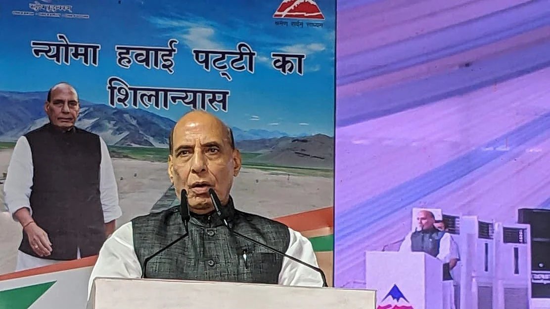 <div class="paragraphs"><p>مرکزی وزیر دفاع راجناتھ سنگھ، تصویر @rajnathsingh</p></div>