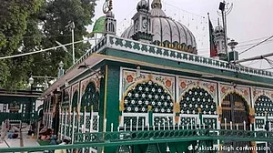 پاکستانی زائرین کا وفد کلیر شریف کی زیارت کے لیے بھارت میں