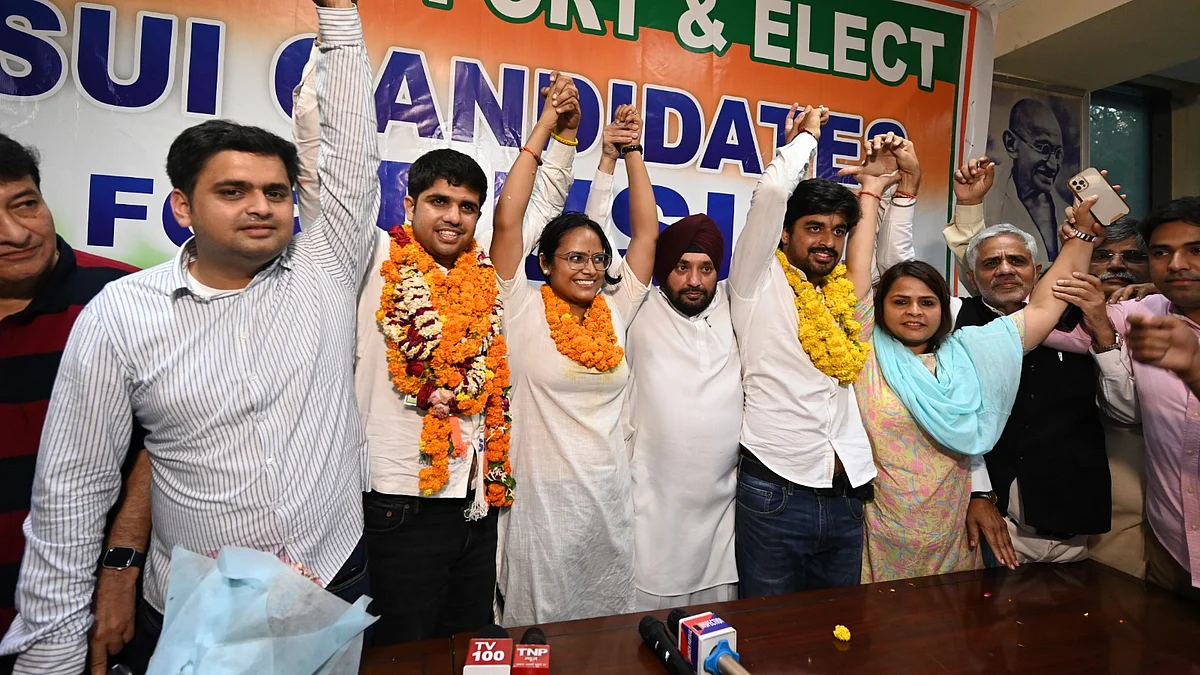 <div class="paragraphs"><p>اروندر سنگھ لولی اور ڈوسو انتخاب کے لیے طے این ایس یو آئی امیدوار</p></div>