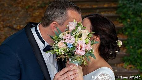 ’یہ توجرم ہے‘: جرمن دلہن کے خلاف شادی ہی کے روز مقدمہ