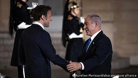 فرانسیسی صدر اسرائیل سے'مکمل یکجہتی' کے لیے تل ابیب پہنچ گئے