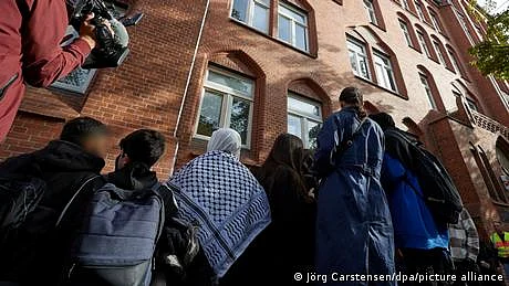 مشرق وسطیٰ کا تنازعہ جرمن اسکولوں کے لیے ’سٹریس ٹیسٹ‘ بن گیا