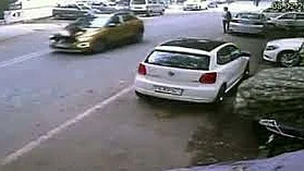 دہلی: ٹیکسی لوٹنے کے بعد ڈرائیور کو 200 میٹر تک گھسیٹا گیا