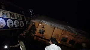 آندھرا پردیش کے وجیا نگرم میں دو مسافر ٹرینوں میں تصادم، 6 کی موت، متعدد زخمی