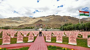 این سی-کانگریس اتحاد نےلگائی جھاڑو ، کارگل الیکشن میں 26 میں سے 22 سیٹیں جیتی