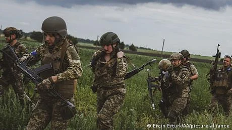 یوکرینی خواتین فوجیوں کی طرف سے امتیازی سلوک کی شکایت