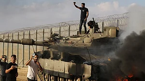 اسرائیل کی غزہ میں حماس کے رہنماؤں کے گھروں پر بمباری