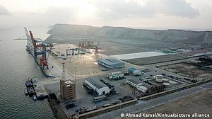 کیا چین پاکستان میں سرمایہ کاری میں کمی کر رہا ہے؟