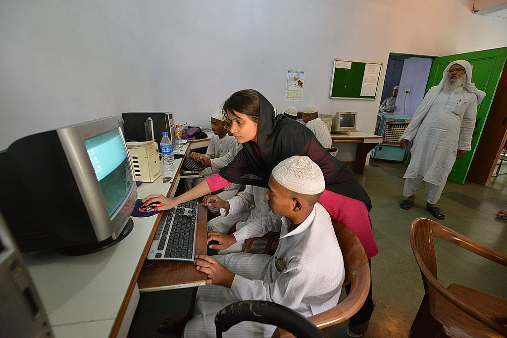 والدین ہندو بچوں کو اچھی تعلیم کے لیے مدرسوں میں بھیجتے ہیں