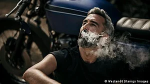 نیوزی لینڈ: تمباکو نوشی پر اب مکمل پابندی نہیں لگ سکتی