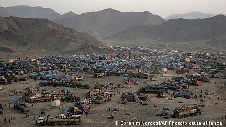پاکستان چھوڑنے والے مہاجرین کا افغانستان میں 'کوئی ٹھکانہ نہیں'