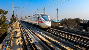 گجرات جانے والی اسپیشل ٹرین میں 90 مسافر اچانک بیمار! تمام فوڈ پوائزننگ میں مبتلا